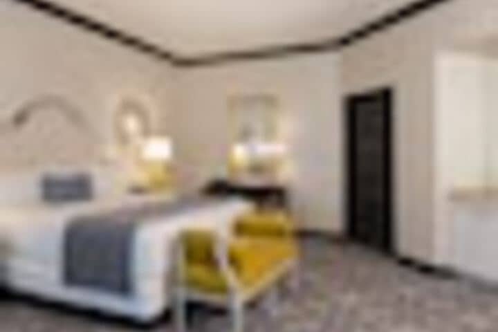 Room 38 of 375