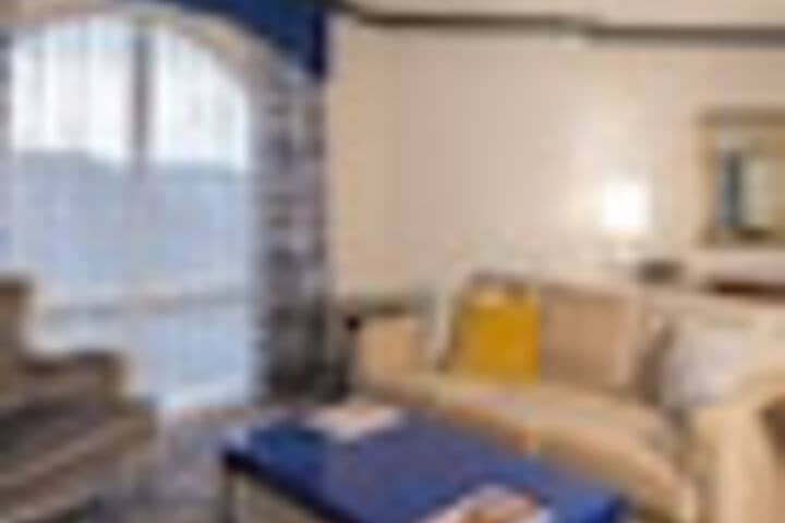 Room 146 of 375