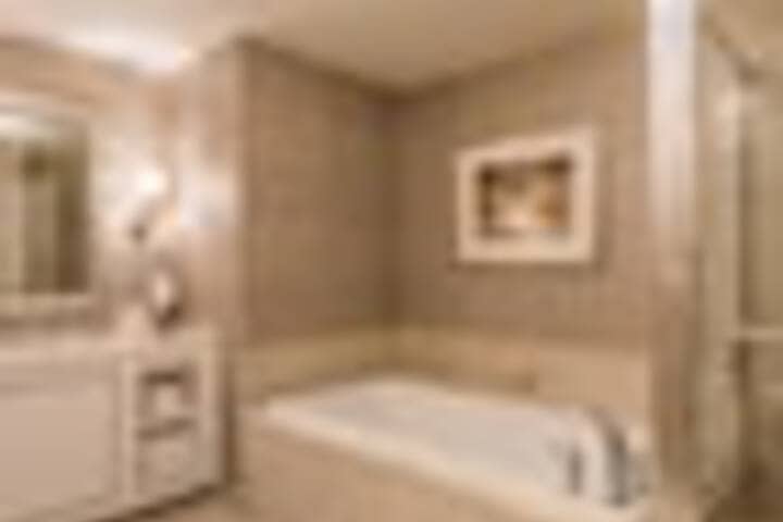 Room 167 of 375
