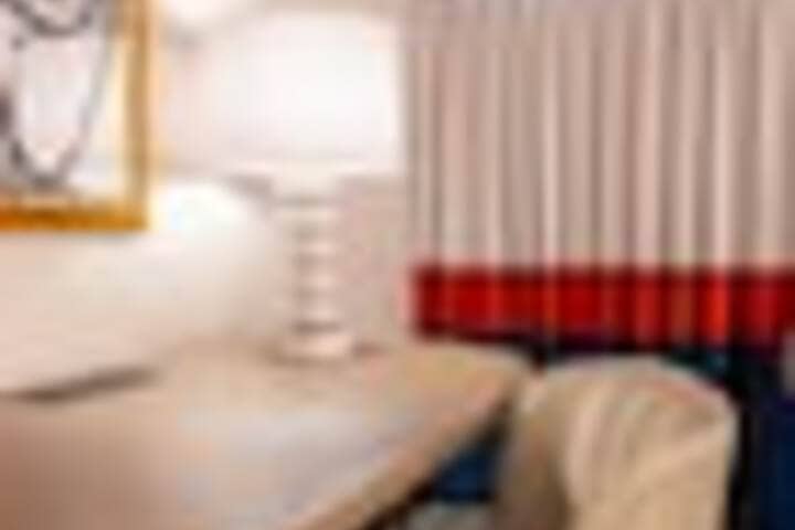 Room 47 of 375