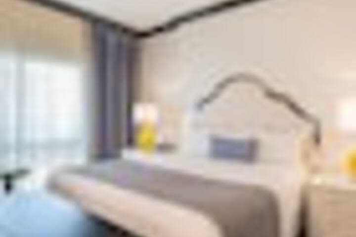 Room 71 of 375