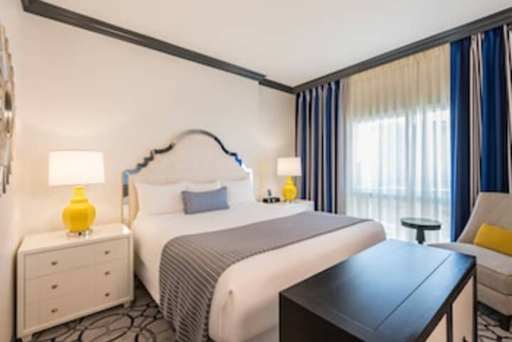 Room 73 of 375