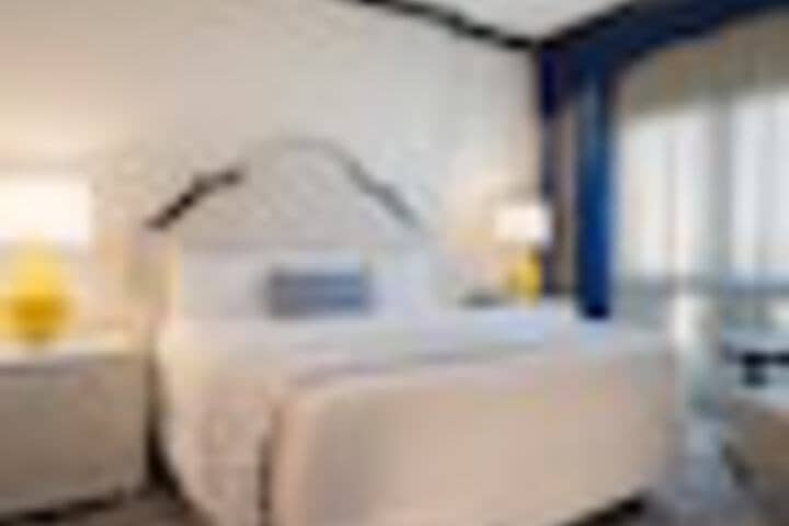 Room 170 of 375