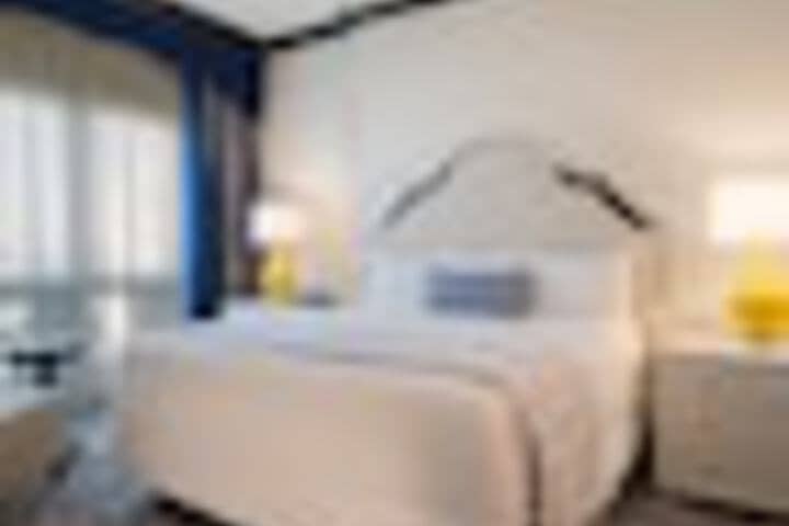 Room 80 of 375