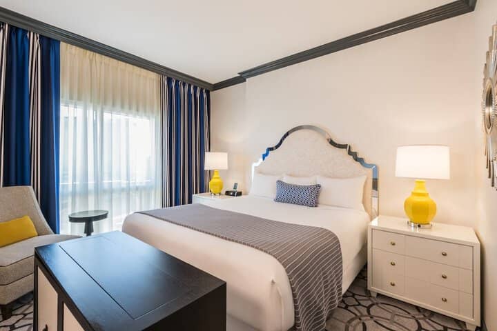Room 72 of 375