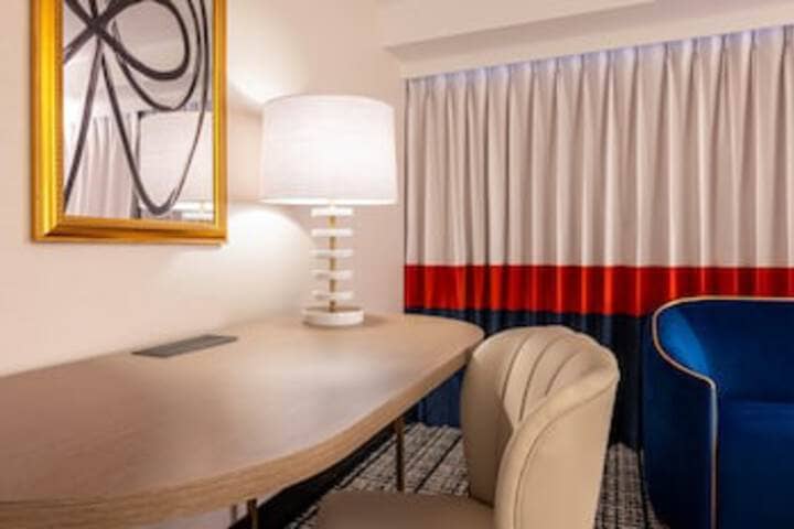 Room 46 of 375